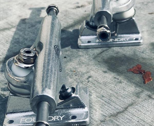 Foundry raw trucks hanger and hollow kingpin detail
